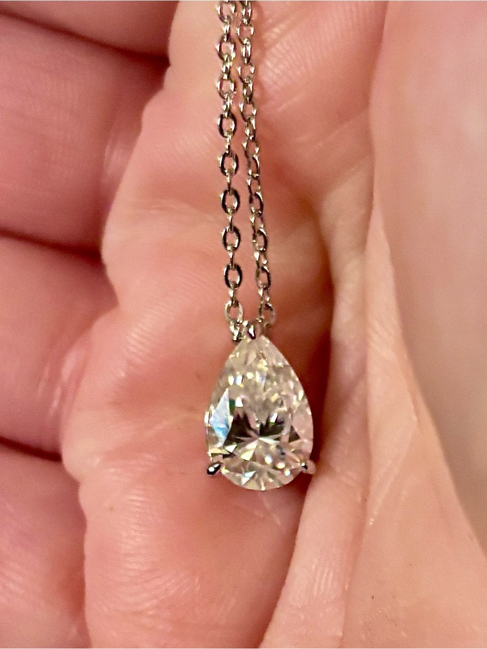 A GORGEOUS certified 4ct pear-cut Moissanite pendant necklace in sterling & 18k - Picture 3 of 14